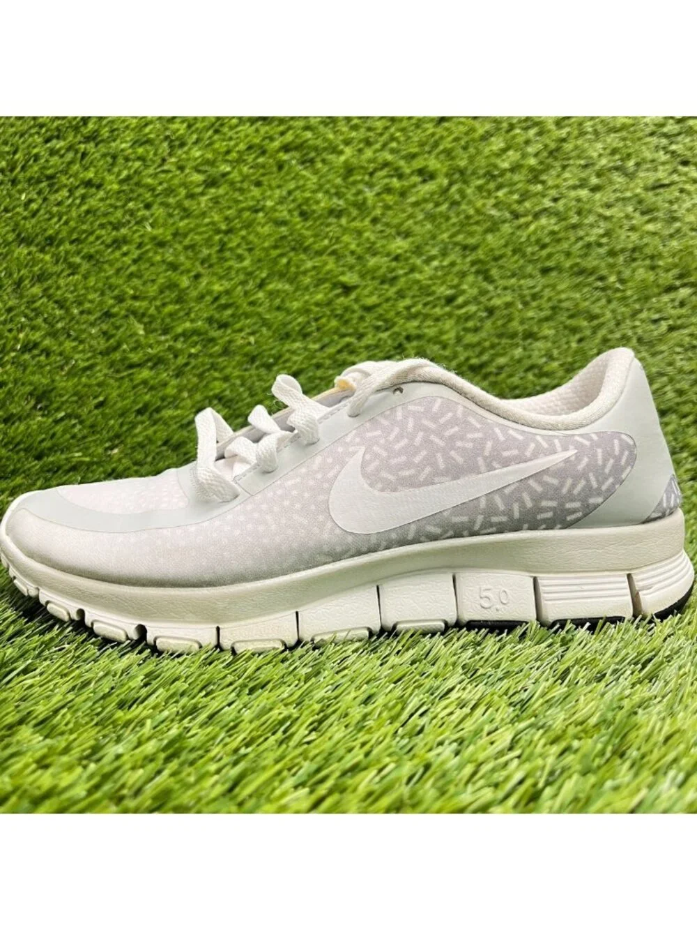 Nike Free 5.0 v4 NS PT Womens Size 8 Gray White Athletic Running Shoes Sneakers
